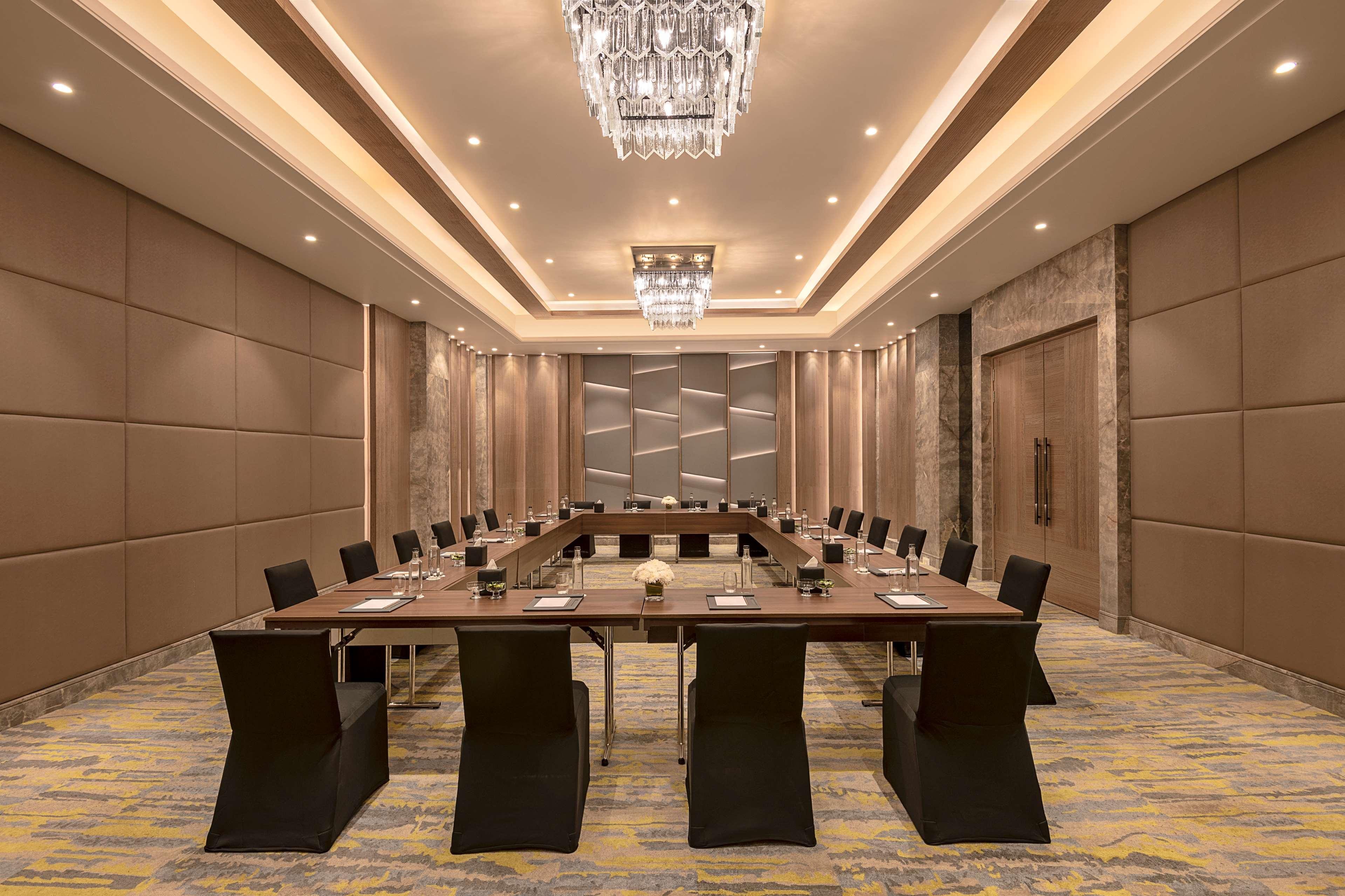 Radisson Mumbai Andheri Midc Bombaim Exterior foto Meeting room
