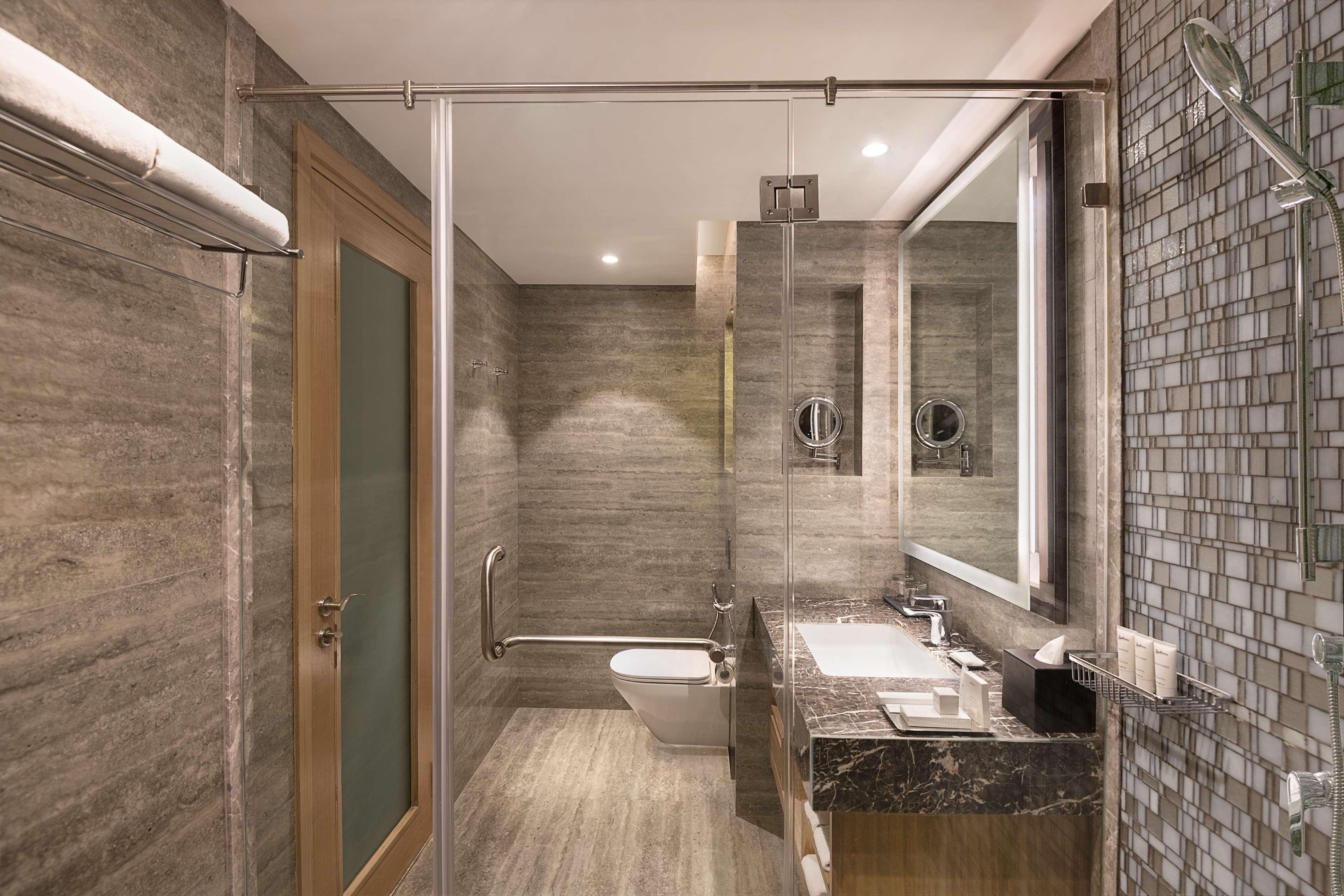 Radisson Mumbai Andheri Midc Bombaim Exterior foto Bathroom