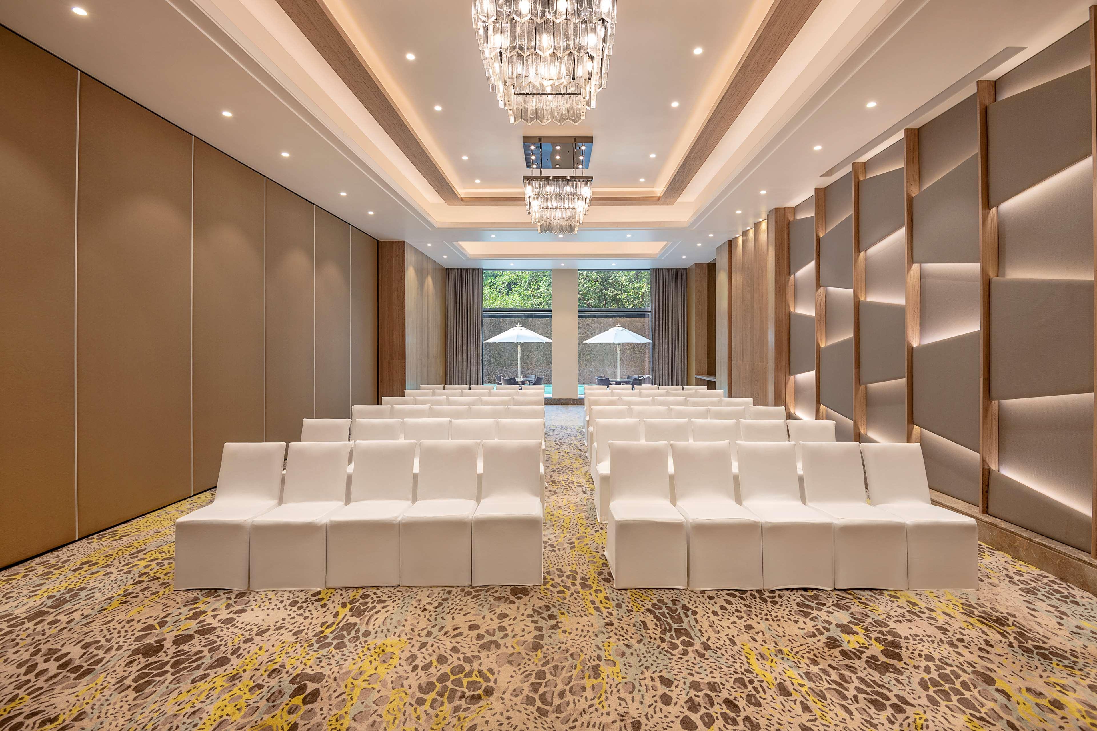 Radisson Mumbai Andheri Midc Bombaim Exterior foto The ballroom